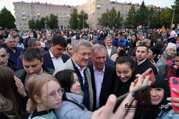 Радий Хабиров принял участие в праздновании 75-летия Октябрьского 