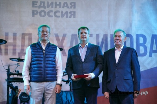 Радий Хабиров принял участие в праздновании 75-летия Октябрьского 