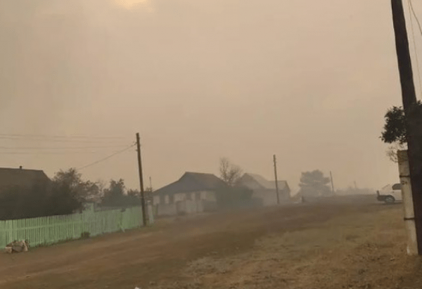 Из-за сильного дыма эвакуировали всех жителей деревни в Башкирии 