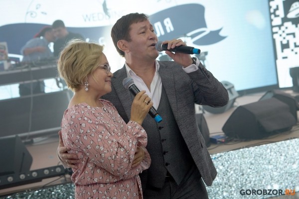 «Майбах» за 20 млн, горы конфетти и высокопоставленные гости»: как прошла свадьба певца Элвина Грея 