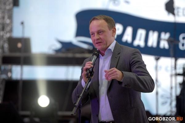 «Майбах» за 20 млн, горы конфетти и высокопоставленные гости»: как прошла свадьба певца Элвина Грея 