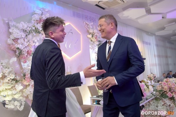 «Майбах» за 20 млн, горы конфетти и высокопоставленные гости»: как прошла свадьба певца Элвина Грея 