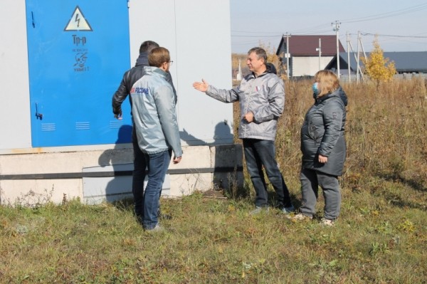 В Уфимском районе энергетики установили трансформаторную подстанцию во дворе частного дома
