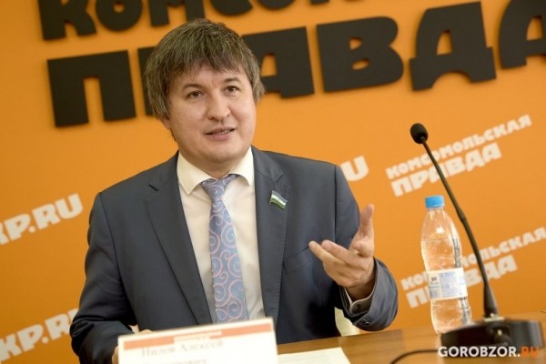 Кандидат в депутаты ГД Алексей Нилов предложил своим оппонентам отозвать кандидатуры в его пользу 