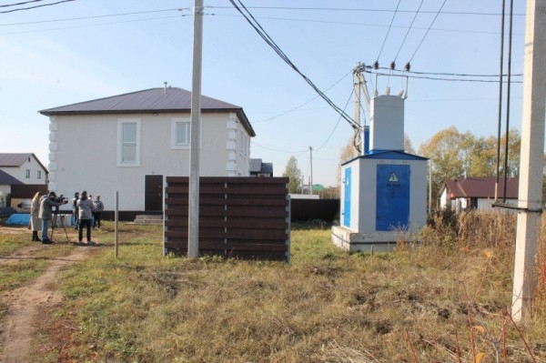 В Уфимском районе энергетики установили трансформаторную подстанцию во дворе частного дома