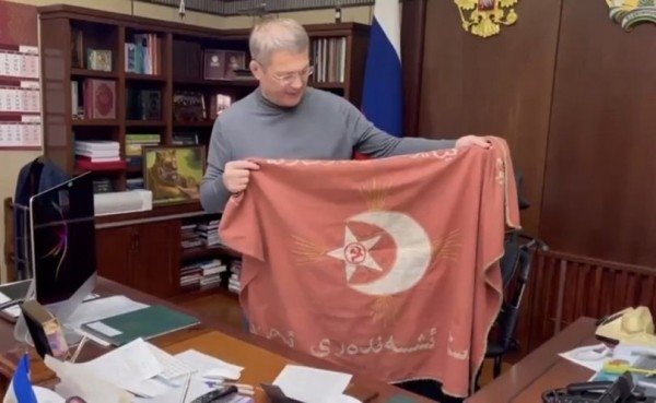 Радий Хабиров сообщил о возвращении на родину башкирского знамении 1919 года  