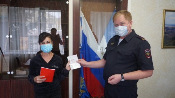 В Башкирии вручили паспорт женщине, вернувшейся на родину после 30-летнего рабства в Туркменистане
  В Башкирии вручили паспорт женщине, вернувшейся на родину после 30-летнего рабства в Туркменистане