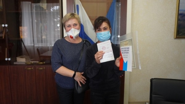 В Башкирии вручили паспорт женщине, вернувшейся на родину после 30-летнего рабства в Туркменистане
  В Башкирии вручили паспорт женщине, вернувшейся на родину после 30-летнего рабства в Туркменистане