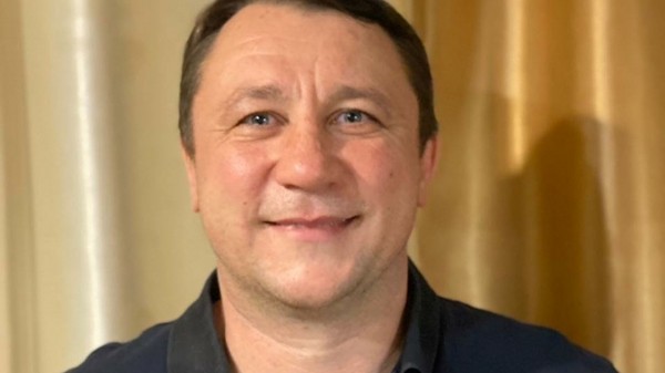 В центре Уфы прохожий спас девочку, тонувшую в заледеневшем озере В центре Уфы прохожий спас девочку, тонувшую в заледеневшем озере