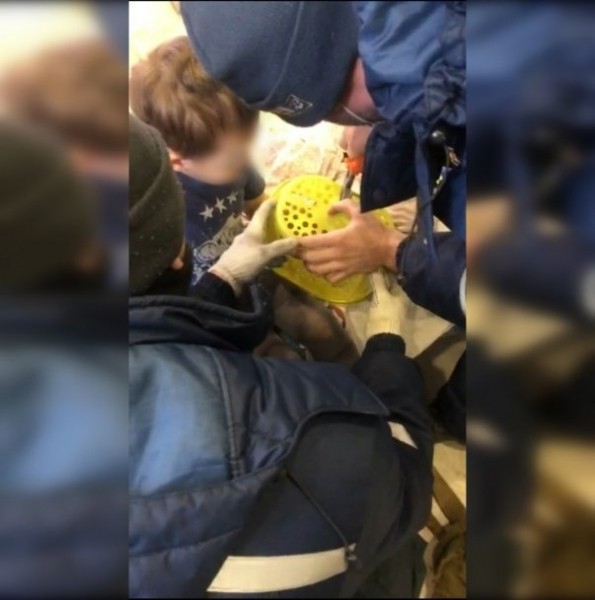 В Уфе спасатели помогли трехлетнему мальчику 