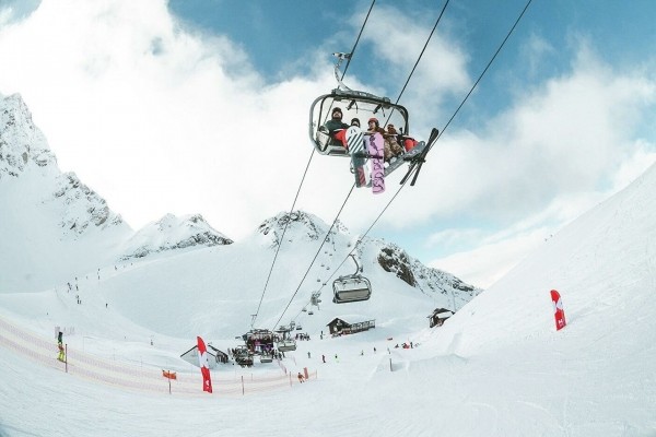 Сезон открыли даже в Сочи: как горнолыжные курорты России принимают гостей Сезон открыли даже в Сочи: как горнолыжные курорты России принимают гостей
