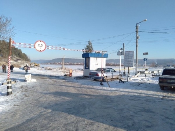 В Башкирии около села Караидель открыли первую ледовую переправу В Башкирии около села Караидель открыли первую ледовую переправу