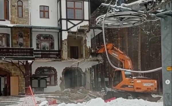 В Уфе при сносе гостиницы Lido задержали ее владельца В Уфе при сносе гостиницы Lido задержали ее владельца