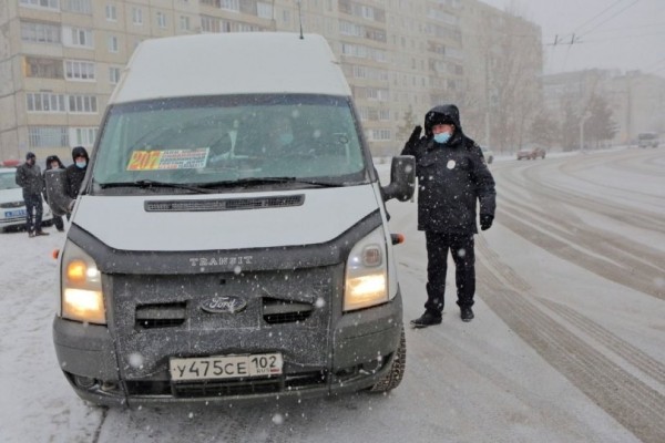 Во время рейдов в Уфе выявили опасные для пассажиров автобусы Во время рейдов в Уфе выявили опасные для пассажиров автобусы