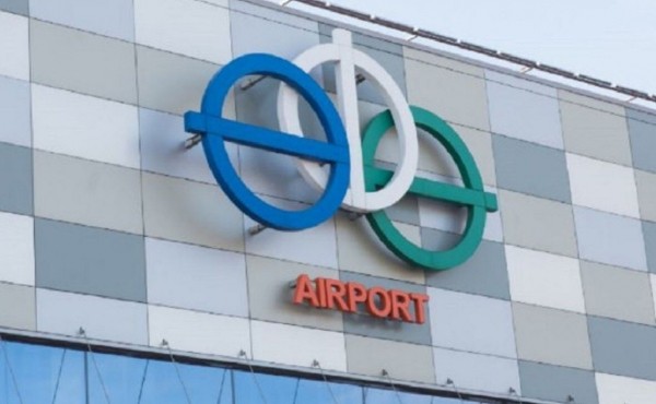 Самолет развернуло на взлетно-посадочной полосе в аэропорту Уфы