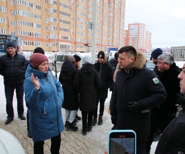 «Каждый вопрос взял на контроль»: Ратмир Мавлиев встретился с жителями Демы 