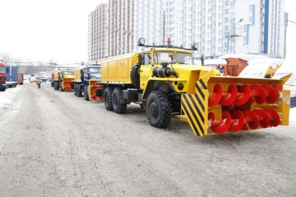 В Уфу привезли новую коммунальную технику для уборки снега 