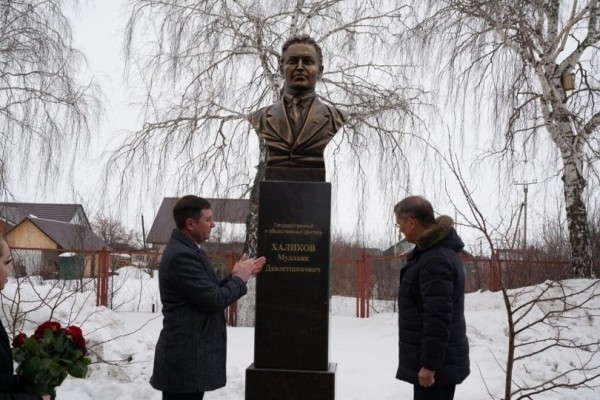 «Он был ярким и мудрым политиком»: Радий Хабиров открыл памятник Муллаяну Халикову  «Он был ярким и мудрым политиком»: Радий Хабиров открыл памятник Муллаяну Халикову