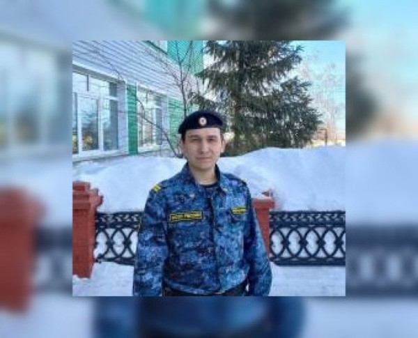 В Башкирии пристав спас человека на входе в здание суда В Башкирии пристав спас человека на входе в здание суда