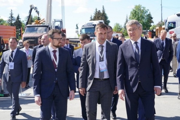 Радий Хабиров рассказал о реконструкции грузового терминала в Башкирии 