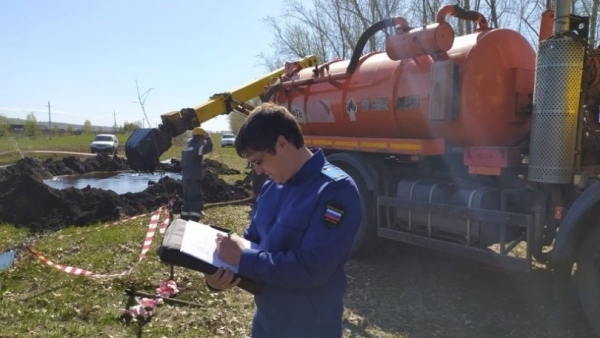 В деревне Башкирии прорвало трубопровод с нефтью 