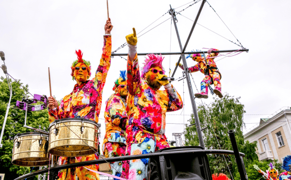 
                    Уфа отметила День города и День России — фоторепортаж

                