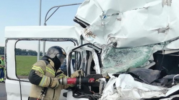 В Башкирии шесть человек погибли и десять пострадали в ДТП с микроавтобусом и грузовиком