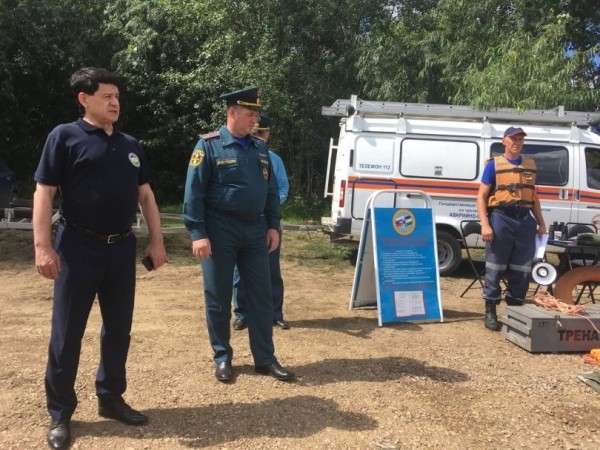 «Делаем свою работу»: в Уфе спасатели проинспектировали наиболее опасные места для купания 