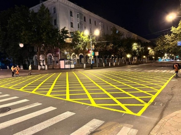 В Уфе появилась на нескольких перекрестках вафельная разметка В Уфе появилась на нескольких перекрестках вафельная разметка