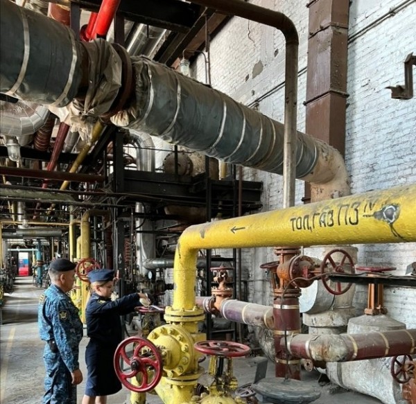 На территории нефтезавода в Башкирии приостановили работу опасного объекта На территории нефтезавода в Башкирии приостановили работу опасного объекта