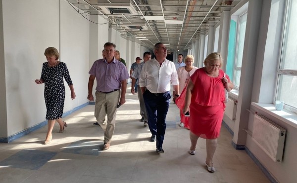 Самую большую в ПФО школу в Уфе не сдали из-за срыва поставок электроники
Самую большую в ПФО школу в Уфе не сдали из-за срыва поставок электроники