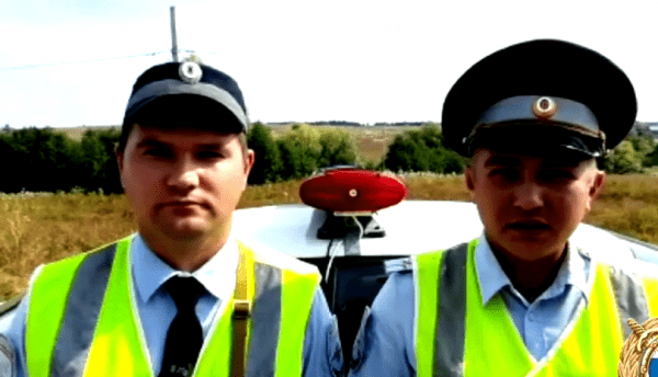 В Башкирии сотрудники ГИБДД спасли людей от пожара 