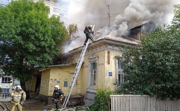 
                    В Уфе второй раз за месяц горит дом усадьбы Ольшевских

                