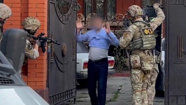 ФСБ задержала в Петербурге, Башкирии и Ингушетии пособников "Хайят Тахрир аш-Шам" ФСБ задержала в Петербурге, Башкирии и Ингушетии пособников "Хайят Тахрир аш-Шам"