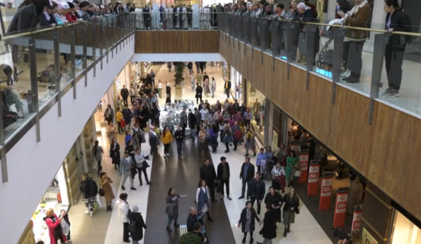 В торговом центре Уфы прошел необычный флешмоб (ВИДЕО) 