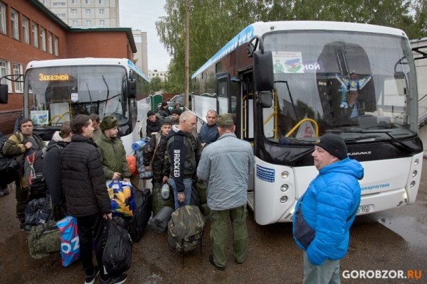 В Уфе проводили еще одну группу мобилизованных В Уфе проводили еще одну группу мобилизованных