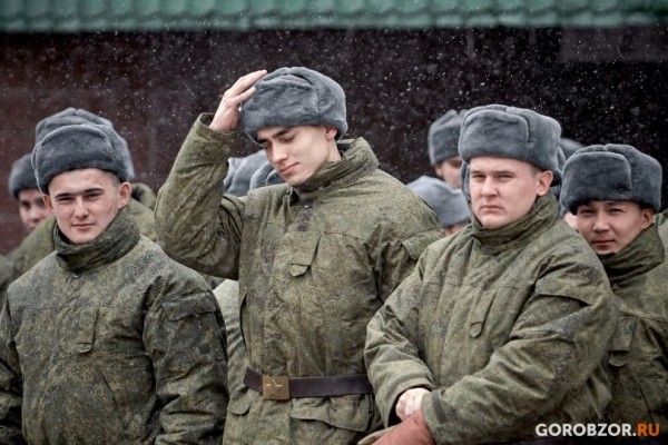 Минобороны и администрация президента не поддержали идею об увеличении срока службы в армии 