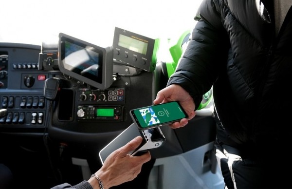 Смартфон, школьники, «Вперед»: 4 способа сэкономить семейный бюджет 