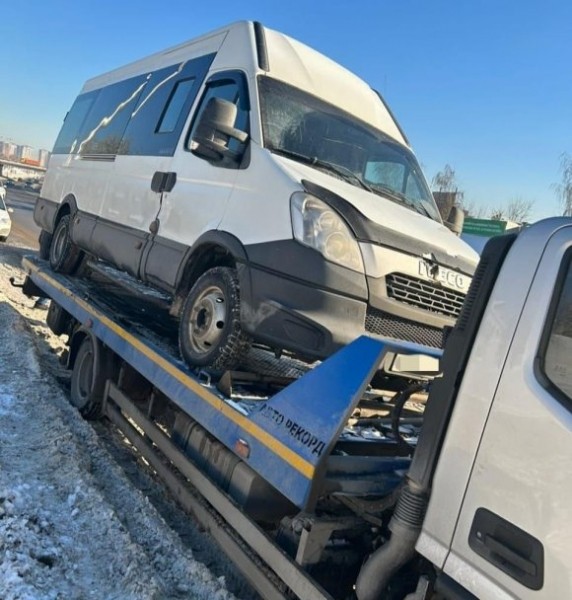 В центре Уфы у водителя арестовали микроавтобус за долги по штрафам в 1,3 млн рублей  В центре Уфы у водителя арестовали микроавтобус за долги по штрафам в 1,3 млн рублей