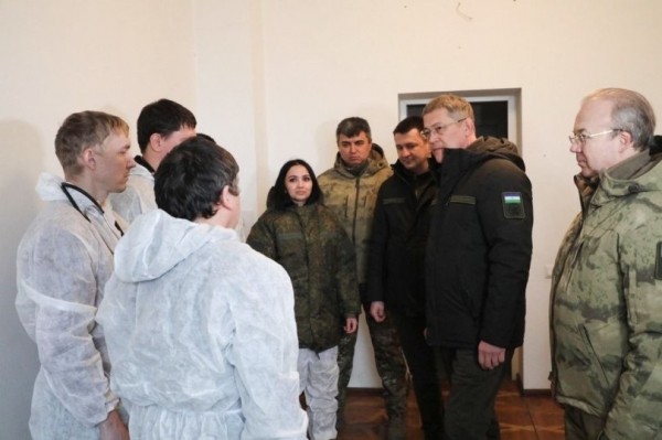 Радий Хабиров навестил в Красном Луче врачей из Башкирии 