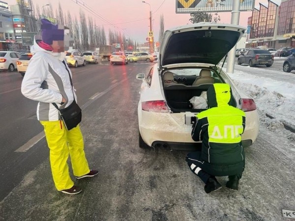 В Уфе у двух женщин на элитных авто оказались подложные номера  В Уфе у двух женщин на элитных авто оказались подложные номера