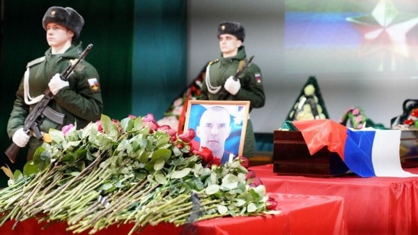 В Башкирии простились с погибшим во время спецоперации Героем России Алмазом Сафиным В Башкирии простились с погибшим во время спецоперации Героем России Алмазом Сафиным