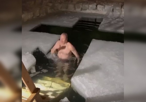 «Чувствую прилив духовных и физических сил» — Андрей Назаров окунулся в купель на Крещение