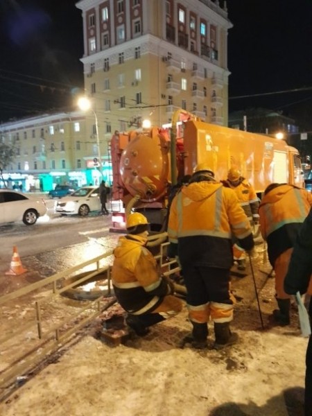 В Уфе вновь прорвало трубопровод В Уфе вновь прорвало трубопровод