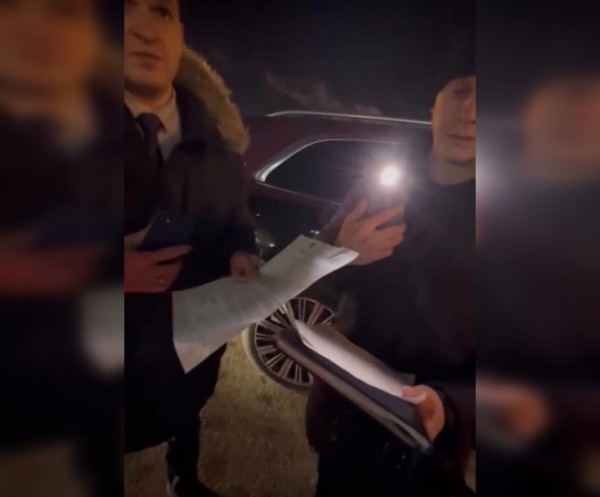 «Опозорили перед народом» — Элвину Грею пытались вручить повестку в уфимском аэропорту «Опозорили перед народом» — Элвину Грею пытались вручить повестку в уфимском аэропорту