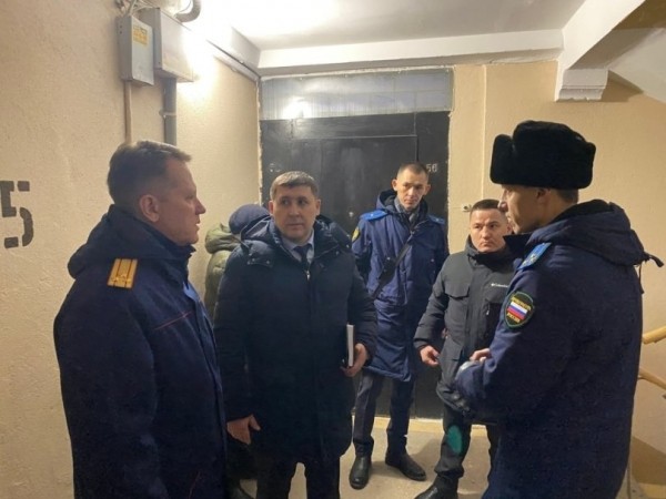 Опубликовано видео из квартиры в Уфе, где мужчина убил двоих детей Опубликовано видео из квартиры в Уфе, где мужчина убил двоих детей