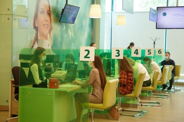 Сбер может направить на дивиденды за 2022 год рекордные 565 млрд рублей