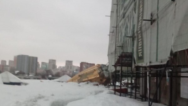 В Уфе из-за сильного ветра слетел купол минарета строящейся мечети, никто не пострадал В Уфе из-за сильного ветра слетел купол минарета строящейся мечети, никто не пострадал