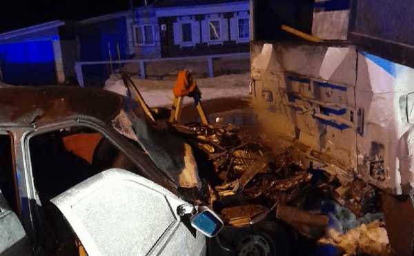 В Башкирии в ДТП один подросток погиб и еще пятеро пострадали
В Башкирии в ДТП один подросток погиб и еще пятеро пострадали