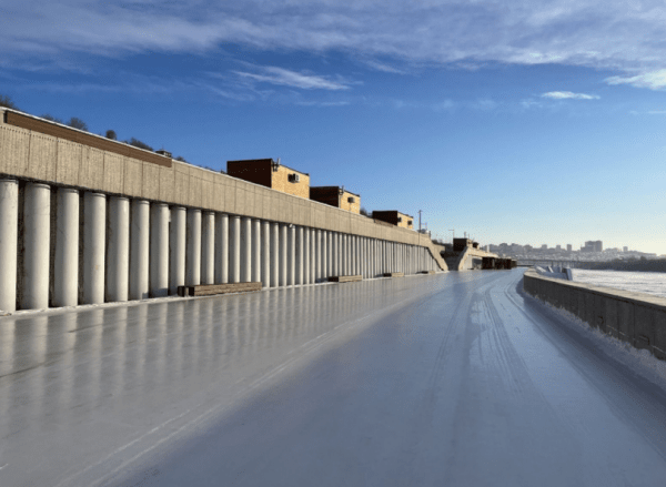 Завершил работу самый длинный ледовый каток в Уфе